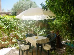 Cozy Apartment in Pjescana Uvala with Garden