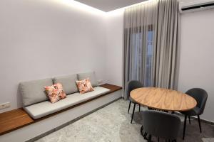 Rose n Stone, Duke, Luxury Houses