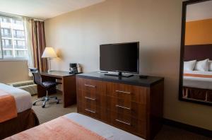 Howard Johnson by Wyndham FullertonAnaheim Conference Cntr