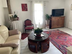 SOUS LE TILLEUL CENTENAIRE