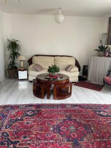 SOUS LE TILLEUL CENTENAIRE