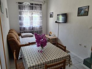 Maslenica-Bougainvillea