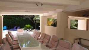 Near the beach, 9 bedrooms, sleeps 19, Jacuzzi, Full AC, BBQ, 2 kitchens, 2 dishwashers, fast internet, ping pong, cars not necessary