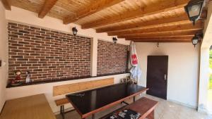 Oasis apartment with sea view and garden 