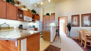 Snowcreek 1005 Apartment