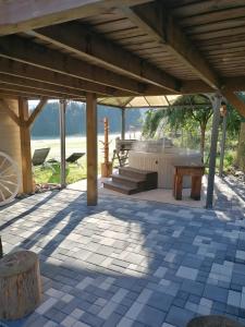 Chalets La jonquille jacuzzi et sauna : photos des chambres