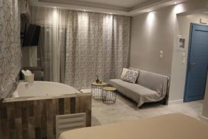 360° View Suites Tan