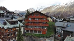 Apartment with Mountain View room in Chalet Valeria