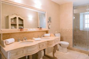 Hotels Le Mas De La Rose - Teritoria : photos des chambres