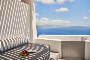 Junior Suite with Caldera View and Outdoor Hot tub  room in Alisaris Cave Suites