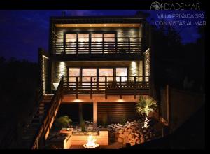 ---- ESCAPADA DE LUJO PARA DOS ---- Casa Boutique Privada - Vistas al Océano - Parrilla y Fogón en Quincho Privado - Insumos desayuno - Tu estadía incluye GRATIS 1 Sesión de Hidromasaje & Cromoterapia bajo las estrellas en Jacuzzi Privado