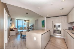 Hyde Beach Luxury Condo-Resort condo