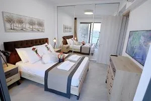 Golden Tree Apartment - Phrenaros