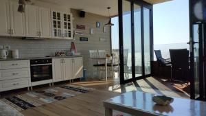 Luxury Beach Apartment in Qerret