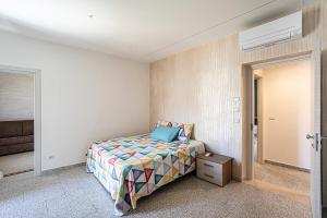 Mola’s Square House