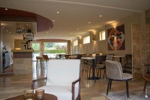 Hotels Logis Hotel - Le Relais De Montigny : photos des chambres