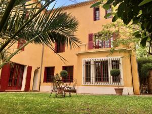 Apartment with Garden View room in B&B Villa Roumanille