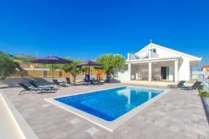 Villa Antonia with heated pool - Rastovac