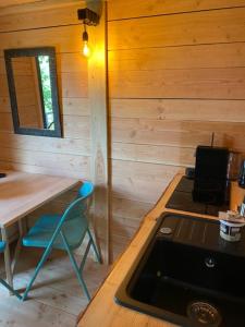 Maisons de vacances Le Moonloft insolite Tiny-House dans les arbres & 1 seance de sauna pour 2 avec vue panoramique : photos des chambres