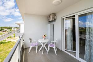 A2 - modern apt with the terrace & sea view