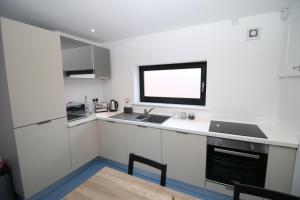 The Coach House - Free Private Parking - by Property Promise