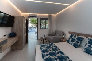 POUNEDES LUXURY SUITES