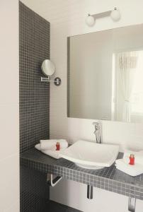 Hotels Hotel Bristol Pau : Petite Chambre Double