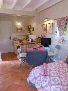 Les Petits Matins Bleus - Chambres dhôtes "Les Pommiers"