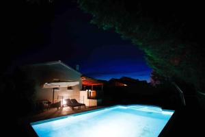 Casa Ro-Ma, seaside villa with a heated pool 