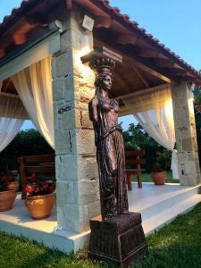 Caryatis Ntoridis Studios & Apartments in Afitos