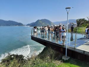 Apartamento Enseada, Guarujá, 3 dorms, 3 banhs, 8 pessoas, 02 quadras da praia, 2 sacadas, 2 vagas de garagem