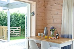Cutterbrough, Great Field Lodges