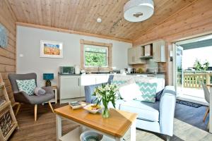 Cutterbrough, Great Field Lodges
