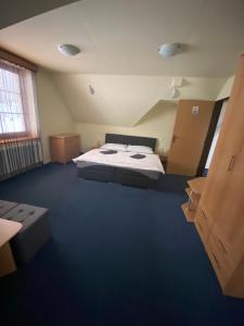  Double Room with Bath room in Penzion a restaurace Lemberk