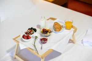 Deluxe Double Room with Balcony and Sea View room in Hotel Jaroal