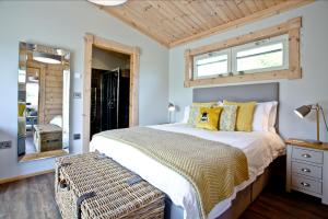 Broadpath, Great Field Lodges