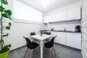 Apartments & Rooms Braticevic