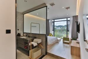 Heavens Gate Home Stay --free pick up service--panoramic view of Tianmen Mountain