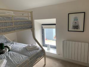 Farm House - Sleeps 7 - Garden - Parking