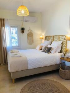 La Maisonette House in the Heart of Liapades Close to Rovinia Beach & Paleokastritsa