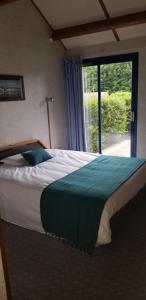 Hotels Les Dineux Village : photos des chambres