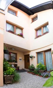 Triple King Room room in Guest House Ćiro