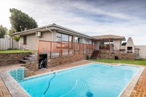 Cornerstone Guesthouse Alk Van Zyl