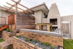 Cornerstone Guesthouse Alk Van Zyl