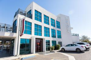Heat Hotel image 5