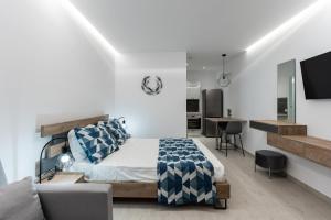 Deluxe Suite with Sea View room in George Beach Studios