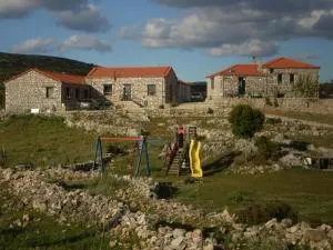 Arachovitika Kalivia - Kastrí