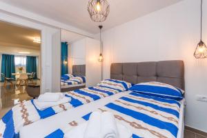 Apartment Jakov with a pool