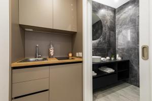 Villa Nina - Apartments with pool near the sea