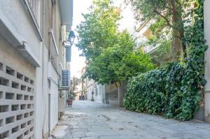 Pans Cave Studio in Plaka